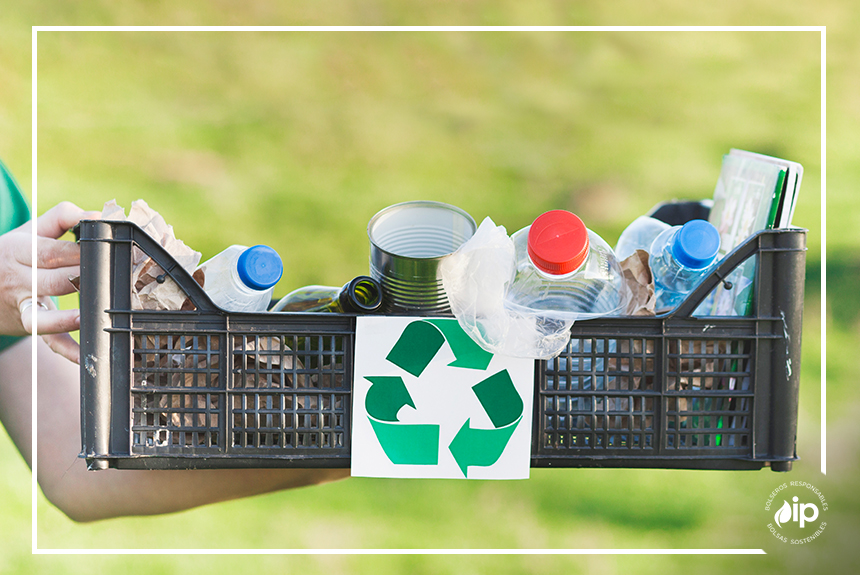 El reciclaje no solo impide que el plástico llegue a nuestros vertederos, sino a la naturaleza.